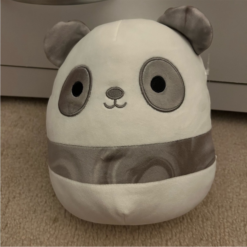Squishmallow- Exclusive Panda Rolland Grey
Marble Panda